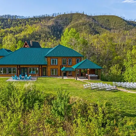 Breathtaking Views Cabin